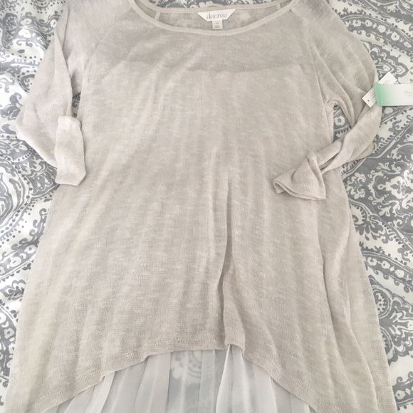 Decree Cream & White Lightweight Top - Picture 2 of 3